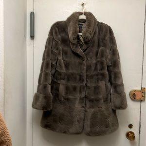 Jones, New York, fake fur coat